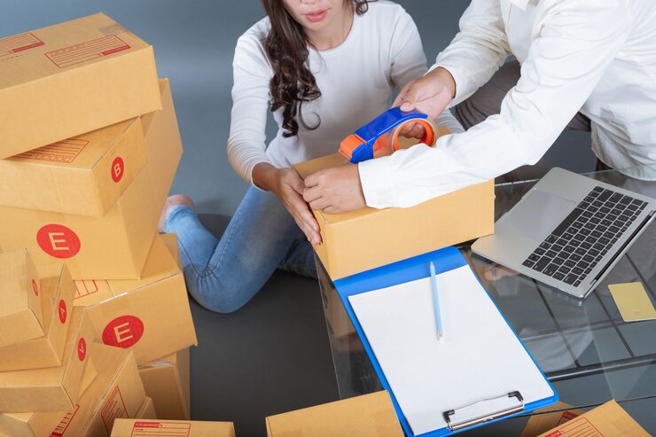 men-women-are-helping-pack-boxes_1150-8236